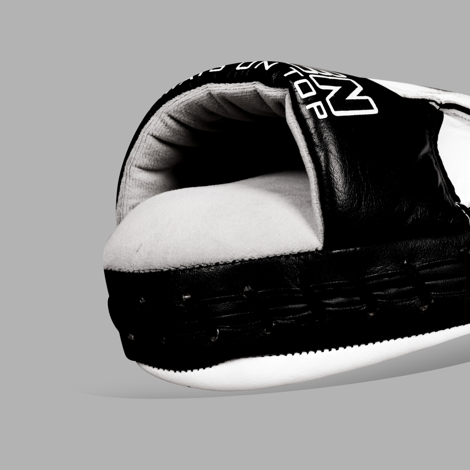 LIGHT WEIGHT COACHER PAD (BLACK AND WHITE) - Image 6